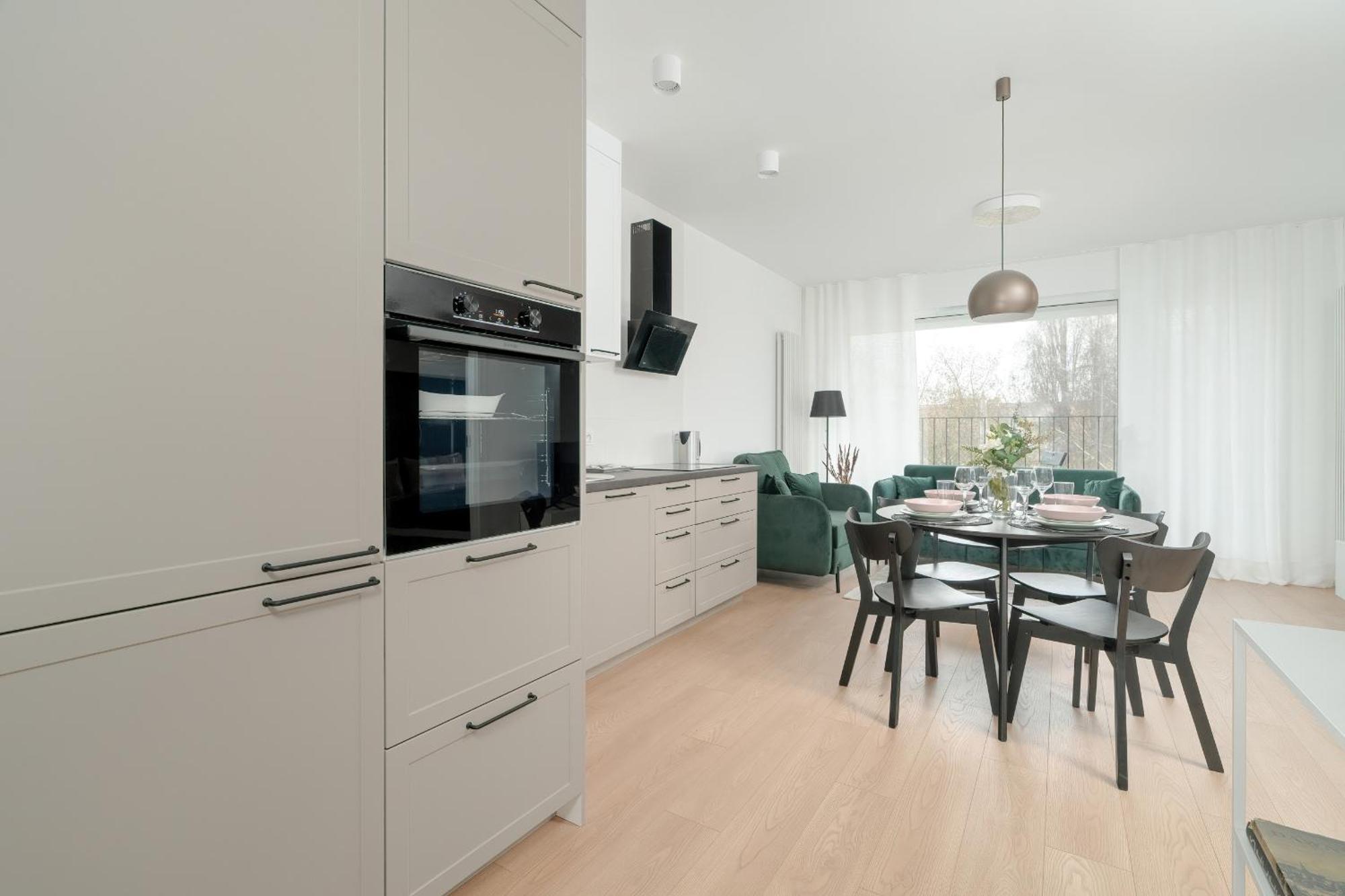 Spacious Apartment With Balcony By Rent Like Home Poznaň Exteriér fotografie