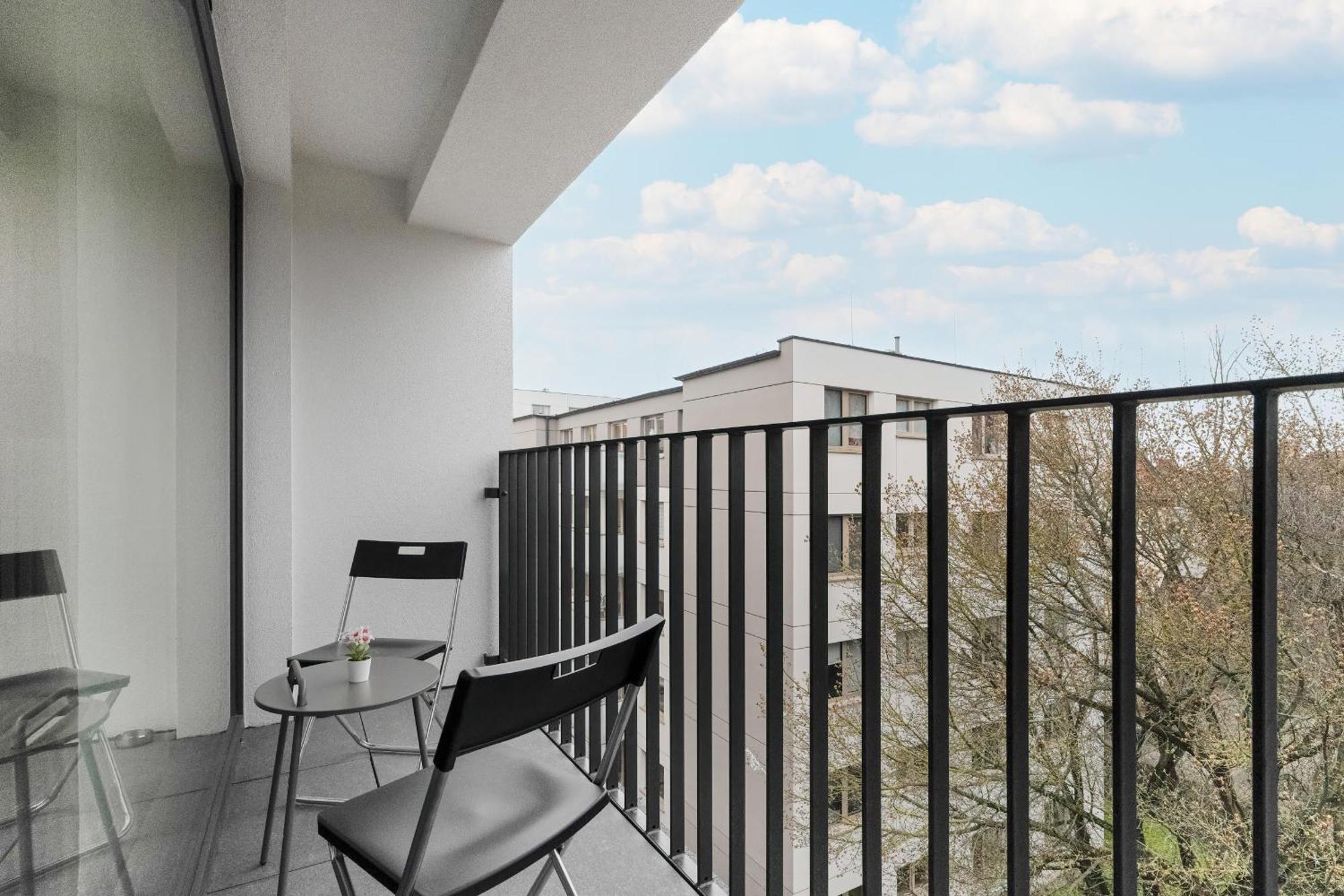 Spacious Apartment With Balcony By Rent Like Home Poznaň Exteriér fotografie